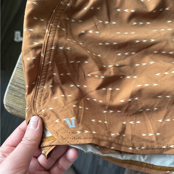 Vuori Women's Clementine 2" Short 2.0 in the Tumeric Arrow pattern - Picture 8 of 8